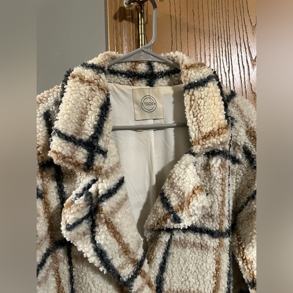 Knee length coat - Picture 4 of 11